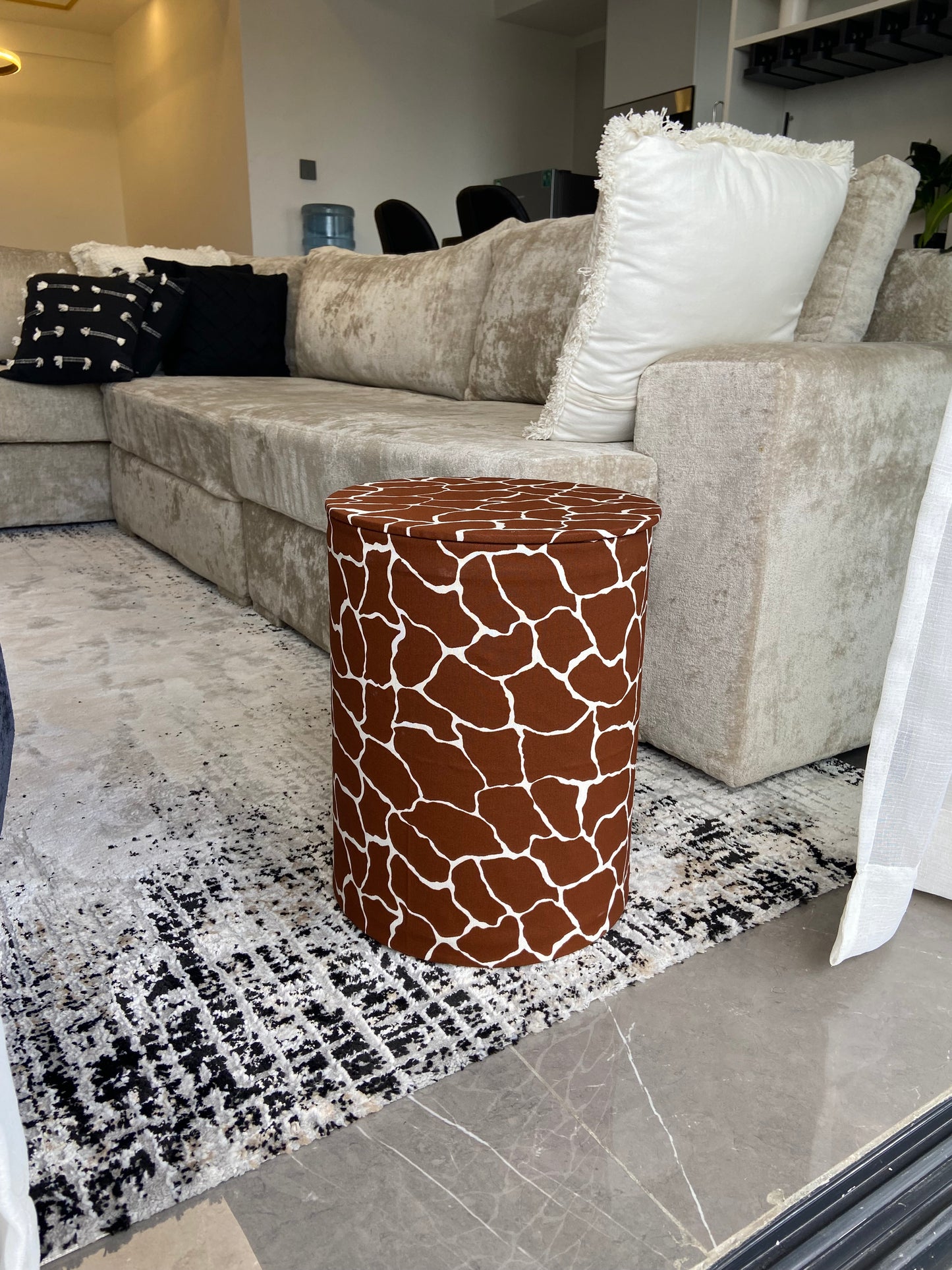 Classic ottoman- Giraffe print